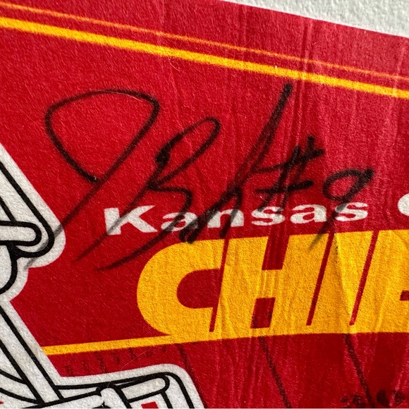 Kansas City chiefs Jason baker autographed pendant - great condition - Picture 2 of 2